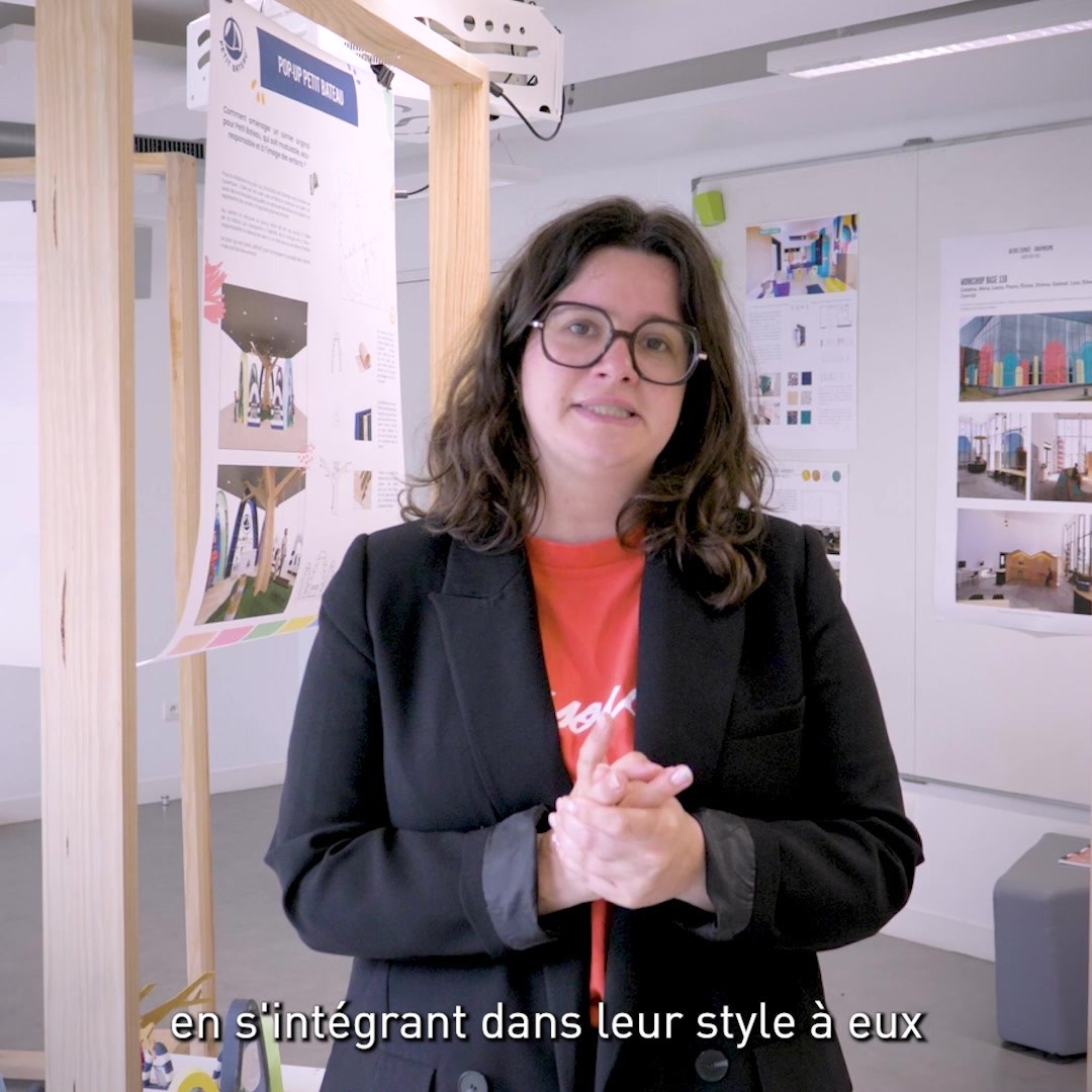 Connaissez-vous l’utilité du portfolio ? Construit sur la durée, c’est un outil essentiel pour tous les designers ! 👉À l’ESDL, les étudiants commencent à composer leur portfolio dès la première année de Bachelor. À la fin de leur cursus, chacun de nos étudiants dispose d’un portfolio personnel. Un réel atout pour la poursuite d’études ou l’insertion dans le monde professionnel !👌 Découvrez nos formations ➡(lien en bio) #design #ecoledesign #ecoleart #portfolio #designer #designespace #graphisme #designproduit