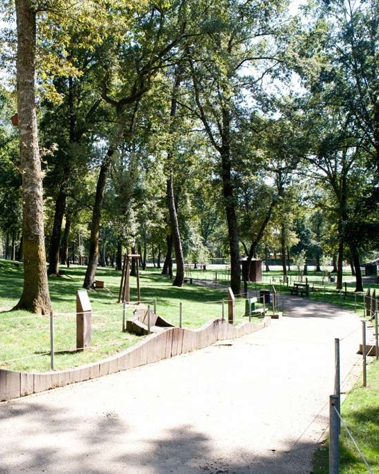 🌳 Respirer, marcher, observer. Le Parc de Nahuques, c’est la pause idéale entre deux rendus. Testé et approuvé ! #campuslandes #montdemarsan #pausecreative #bienetreetudiant #parcdenahuques #landeslife #designstudent #deconnexion #etudierautrement #pauseinspi