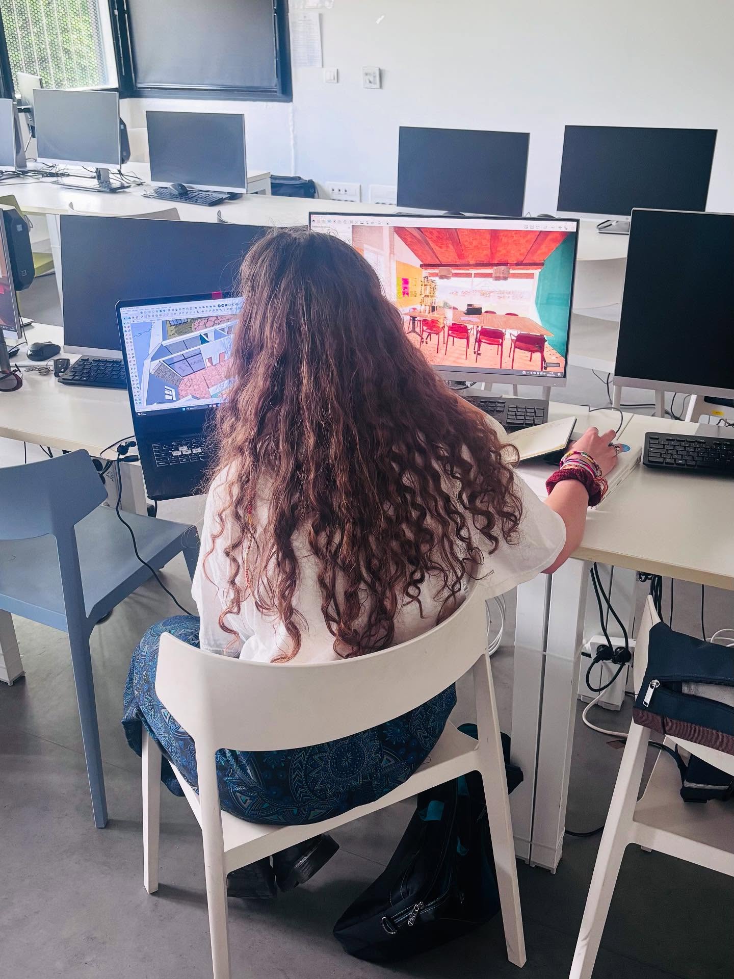 Les 3 essentiels pour bien préparer les exams (et garder le moral) : 1️⃣ Un planning simple mais béton 2️⃣ Des révisions actives (bye bye la relecture passive 👋) 3️⃣ Des pauses régulières pour souffler 💆♀️ Parce que bien réviser, c’est aussi prendre soin de soi 🧠💙 #ESDL #Etudiants #Préparation #Examens #CampusLandes